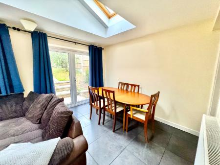 5 bedroom Semi-detached house to let in 5 Bed Student Home - 117 Tenterden Drive, Canterbury
