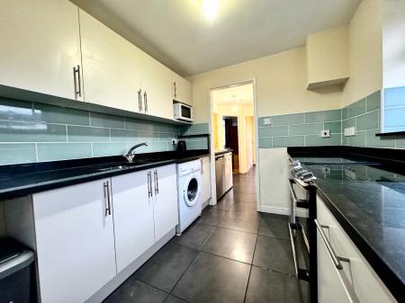 5 bedroom Semi-detached house to let in 5 Bed Student Home - 117 Tenterden Drive, Canterbury