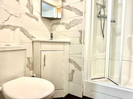 5 bedroom Semi-detached house to let in 5 Bed Student Home - 117 Tenterden Drive, Canterbury