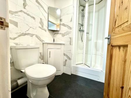 5 bedroom Semi-detached house to let in 5 Bed Student Home - 117 Tenterden Drive, Canterbury