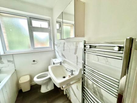 5 bedroom Semi-detached house to let in 5 Bed Student Home - 117 Tenterden Drive, Canterbury