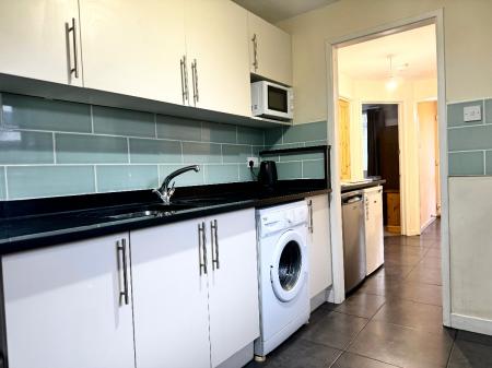 5 bedroom Semi-detached house to let in 5 Bed Student Home - 117 Tenterden Drive, Canterbury