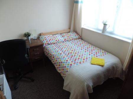 5 bedroom Semi-detached house to let in 5 Bed Student Home - 117 Tenterden Drive, Canterbury