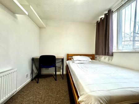 5 bedroom Semi-detached house to let in 5 Bed Student Home - 117 Tenterden Drive, Canterbury