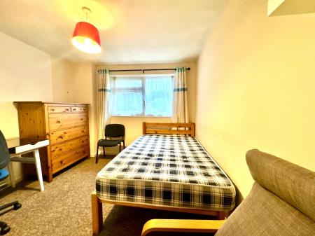 5 bedroom Semi-detached house to let in 5 Bed Student Home - 117 Tenterden Drive, Canterbury