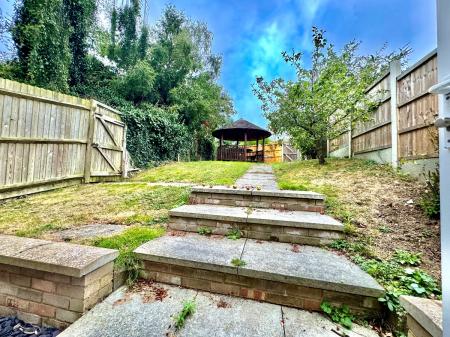 5 bedroom Semi-detached house to let in 5 Bed Student Home - 117 Tenterden Drive, Canterbury