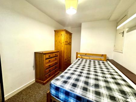 5 bedroom Semi-detached house to let in 5 Bed Student Home - 117 Tenterden Drive, Canterbury