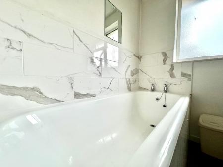 5 bedroom Semi-detached house to let in 5 Bed Student Home - 117 Tenterden Drive, Canterbury