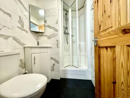 5 bedroom Semi-detached house to let in 5 Bed Student Home - 117 Tenterden Drive, Canterbury