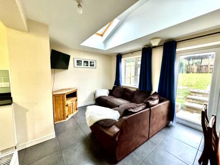 5 bedroom Semi-detached house to let in 5 Bed Student Home - 117 Tenterden Drive, Canterbury