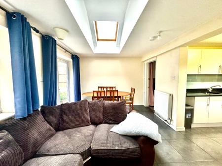 5 bedroom Semi-detached house to let in 5 Bed Student Home - 117 Tenterden Drive, Canterbury