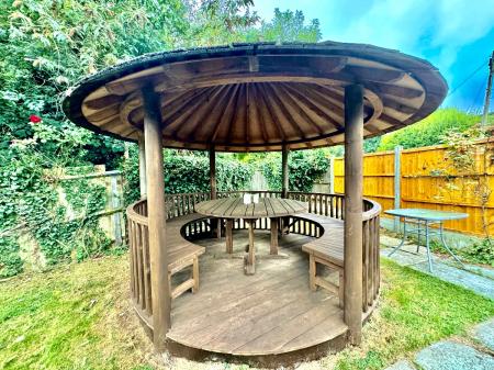 5 bedroom Semi-detached house to let in 5 Bed Student Home - 117 Tenterden Drive, Canterbury