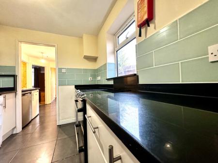 5 bedroom Semi-detached house to let in 5 Bed Student Home - 117 Tenterden Drive, Canterbury