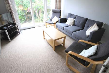 4 bedroom Semi-detached house to let in Westerham Close, Canterbury