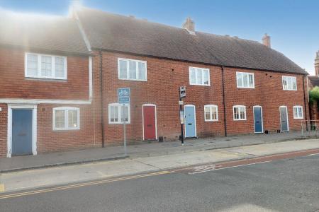 2 bedroom Terraced House to let in Boleyn Court, Lower Chantry Lane, Canterbury