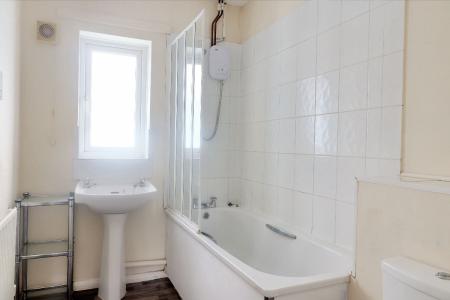 2 bedroom Terraced House to let in Boleyn Court, Lower Chantry Lane, Canterbury