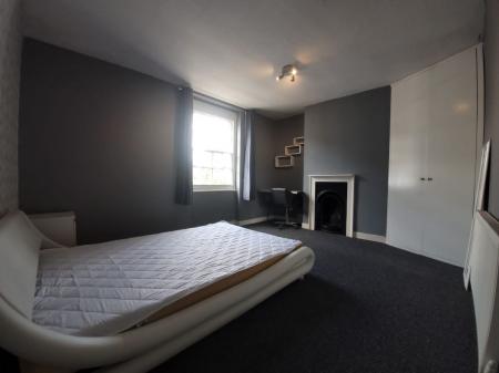 4 Bedroom Student Home - 66 St. Peters Place, City Centre