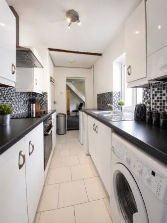 4 bedroom Terraced House to let in 4 Bedroom Student Home - 66 St. Peters Place, City Centre