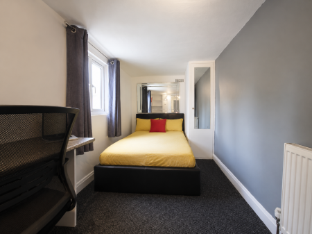 4 bedroom Terraced House to let in 4 Bedroom Student Home - 66 St. Peters Place, City Centre