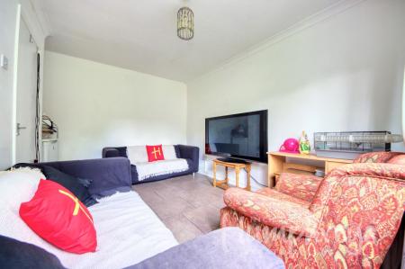 4 bedroom Semi-detached house to let in 6 College Road - Close to CCCU