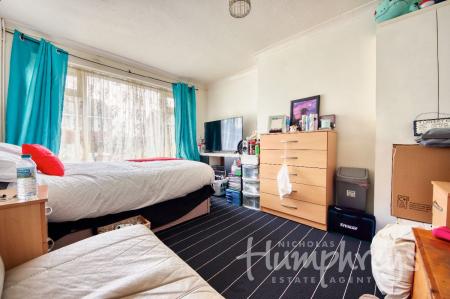 4 bedroom Semi-detached house to let in 6 College Road - Close to CCCU