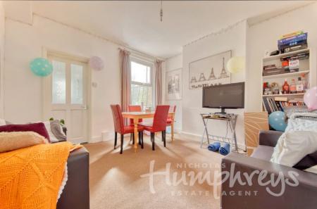 4 bedroom Terraced House to let in St Martins Road