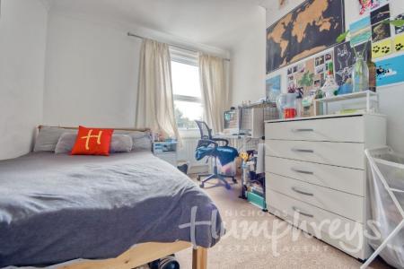 4 bedroom Terraced House to let in St Martins Road