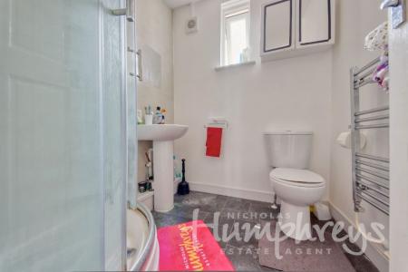 4 bedroom Terraced House to let in St Martins Road