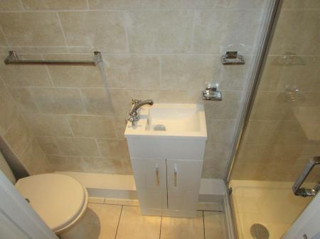 6 bedroom Semi-detached house to let in 6 Bedroom Student Home - 113 Sturry Road