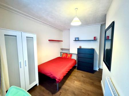 5 bedroom Semi-detached house to let in 17 Edward Road, Canterbury, Kent, CT1