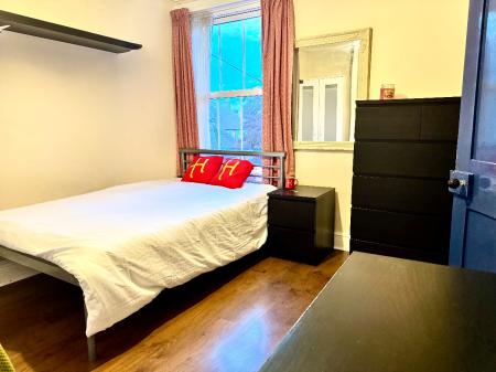 5 bedroom Semi-detached house to let in 17 Edward Road, Canterbury, Kent, CT1