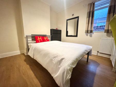 5 bedroom Semi-detached house to let in 17 Edward Road, Canterbury, Kent, CT1