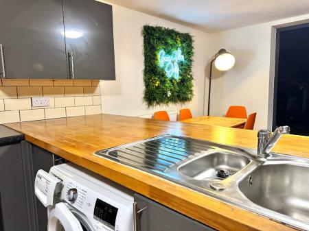 5 bedroom Semi-detached house to let in 17 Edward Road, Canterbury, Kent, CT1