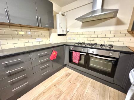 5 bedroom Semi-detached house to let in 17 Edward Road, Canterbury, Kent, CT1