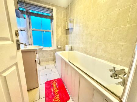 5 bedroom Semi-detached house to let in 17 Edward Road, Canterbury, Kent, CT1