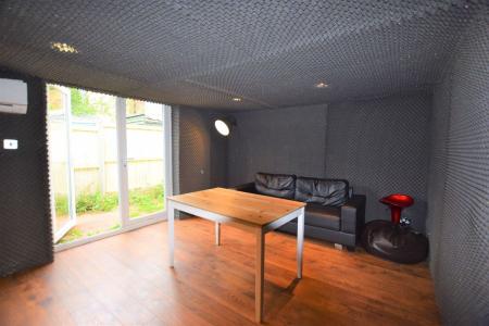 6 bedroom Semi-detached house to let in 11 Gordon Road, Canterbury, Kent, CT1