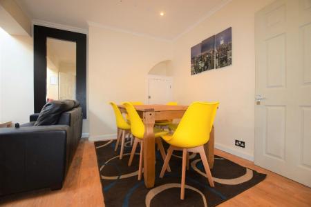 5 bedroom Semi-detached house to let in 5 Bed Student Home - 37 Old Park Avenue