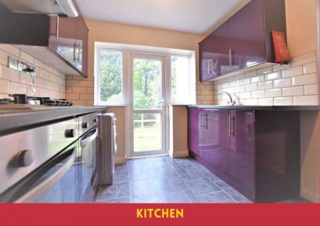 5 bedroom Semi-detached house to let in 5 Bed Student Home - 37 Old Park Avenue