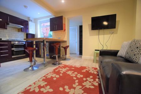 5 bedroom Semi-detached house to let in 5 Bed Student Home - Glenside Avenue