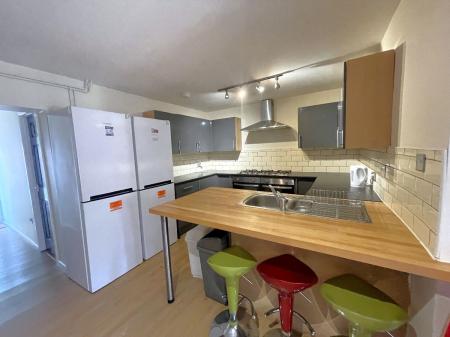 6 Bed Student Home - 15 Starle Close