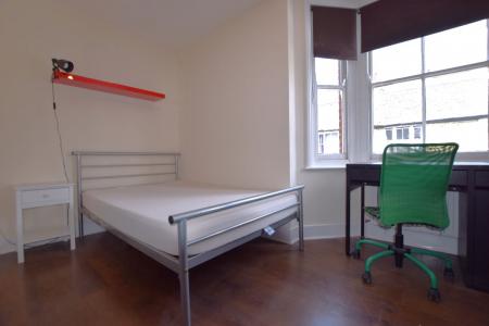 5 bedroom Semi-detached house to let in 5 Bed Student House - 49 Tunstall Road, UKC