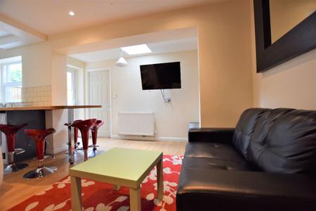 5 bedroom Semi-detached house to let in 5 Bed Student House - 49 Tunstall Road, UKC
