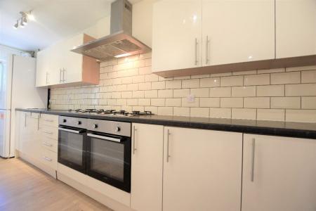 5 bedroom Terraced House to let in 5 Bed Student Home - 27 Godden Road