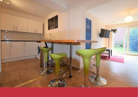 5 bedroom Terraced House to let in 5 Bed Student Home - 27 Godden Road