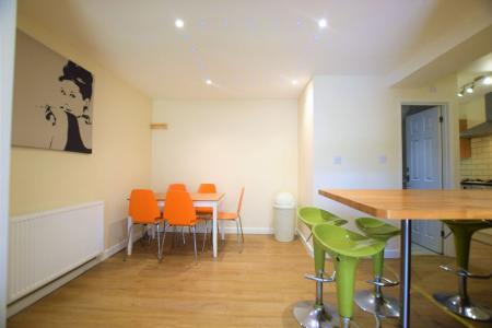 5 bedroom Terraced House to let in 5 Bed Student Home - 27 Godden Road