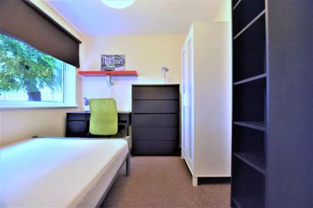 5 bedroom Semi-detached house to let in 5 Bed Student Home - Teddington Close