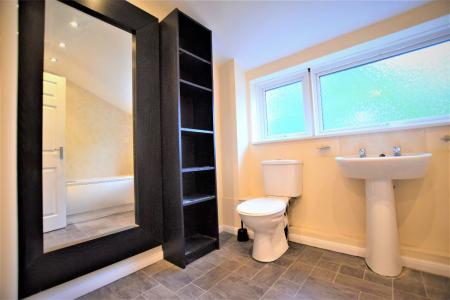 5 bedroom Semi-detached house to let in 5 Bed Student Home - Teddington Close