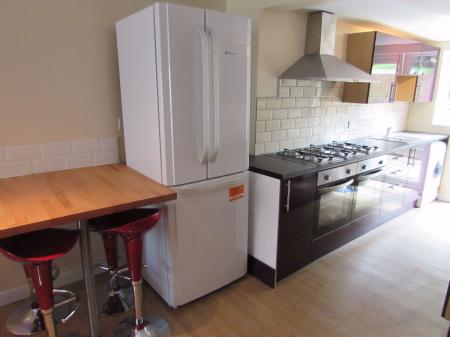 5 bedroom Semi-detached house to let in 5 Bed Student Home - 31 Somner Close