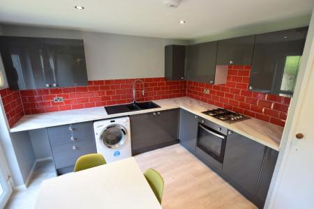 5 bedroom Semi-detached house to let in 5 Bed Student House - Dickens Avenue
