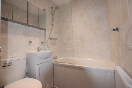 5 bedroom Semi-detached house to let in 5 Bed Student House - 33 Guildford Road